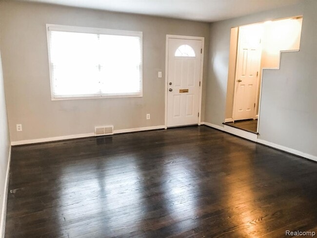 Building Photo - 721 N Eton St