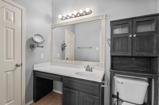 Building Photo - 2131 Kemah Village Dr