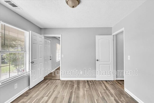 Building Photo - 234 Forest Ridge Dr
