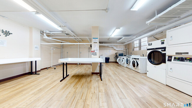 Building Photo - 25 Cartright St