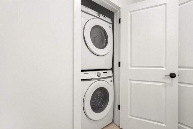 Building Photo - 600 Broadway