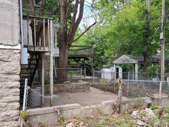 Building Photo - 3-bedroom, 2-bathroom home located in the heart of Kansas City, MO