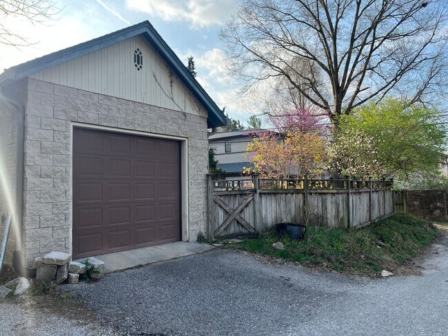 Building Photo - 710 S Fess Ave