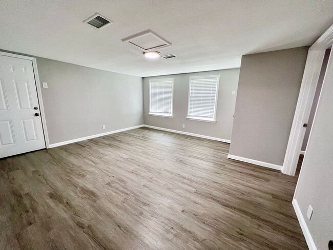 Building Photo - Newly Renovate 4 bedroom 2 bath Home in Liberty, TX!