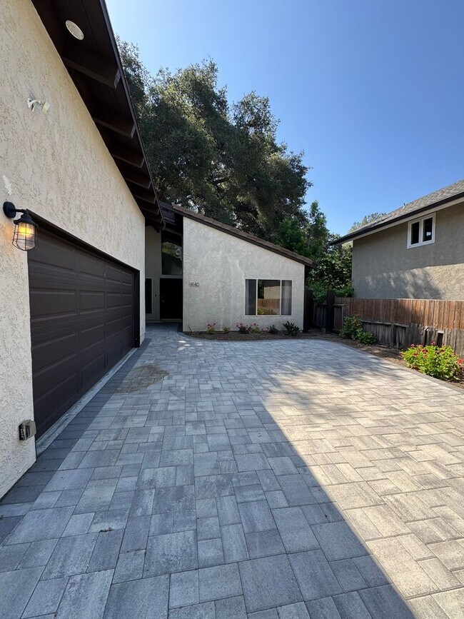 Building Photo - Comfortable Calabasas Home with Indoor Charm and Outdoor Space