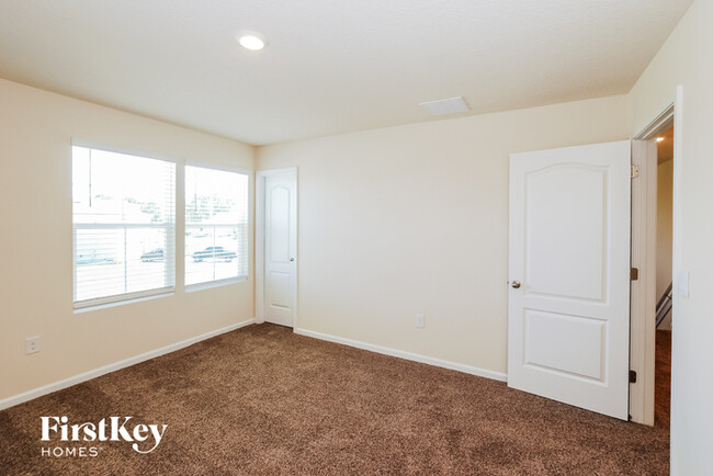Building Photo - 325 Jarama Cir