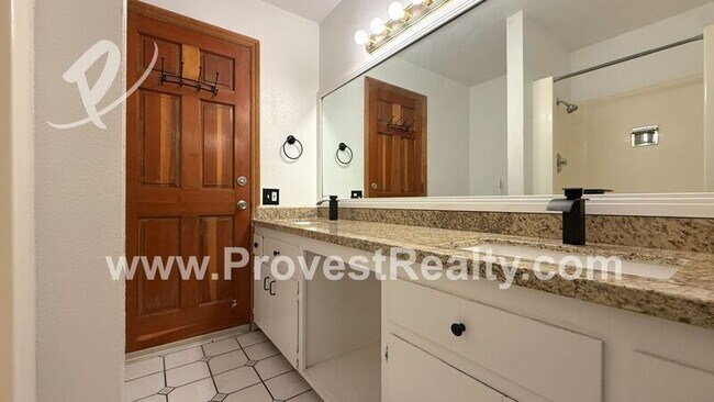 Building Photo - 15577 Tacony Rd