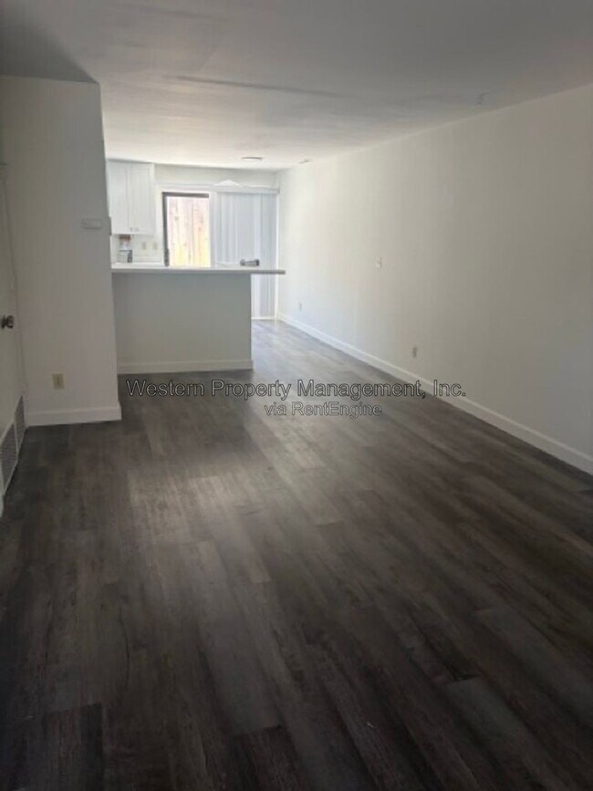 Building Photo - 2870 Park Ave