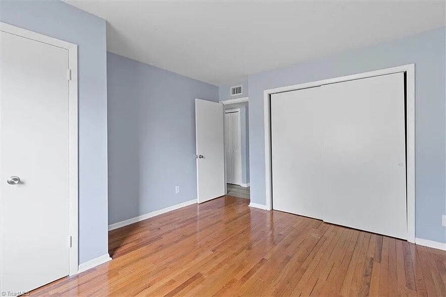 Building Photo - Room in Condo on North O.Henry Boulevard