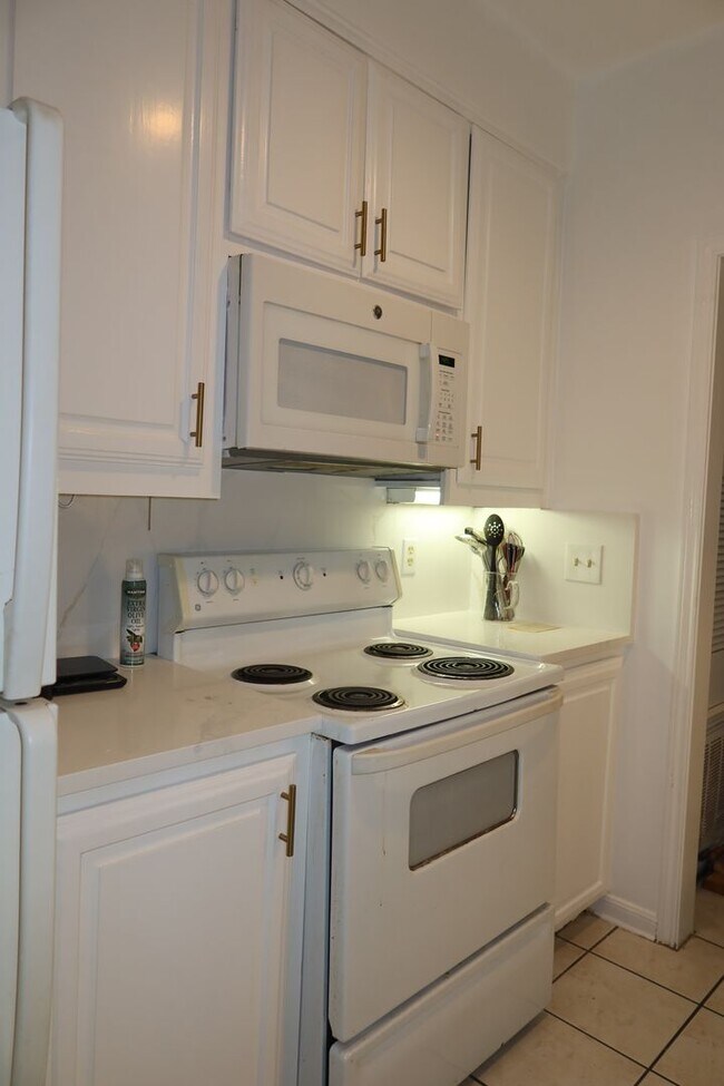 Building Photo - Pre-Lease - Beautiful 3 Bedroom 2 1/2 Bath...