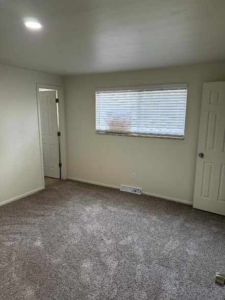 Building Photo - 5868 Newcombe Ct