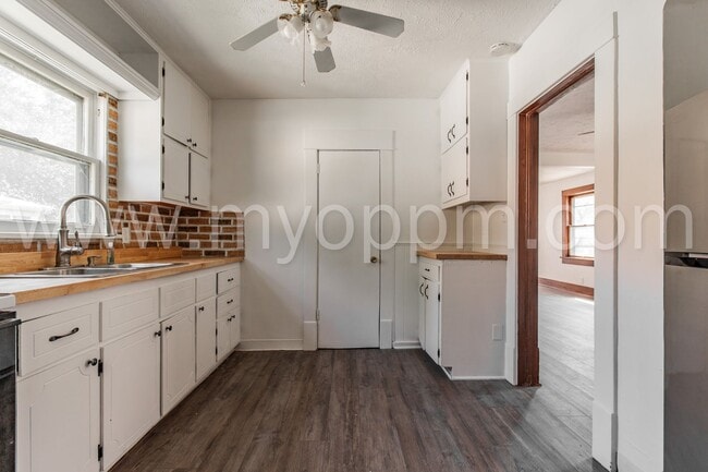 Building Photo - Lovely 2 Bedroom / 1 Bathroom Home | Benson