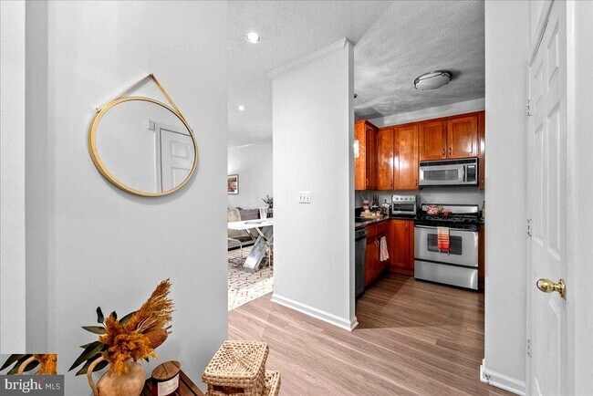 Building Photo - 1708 Lake Shore Crest Dr