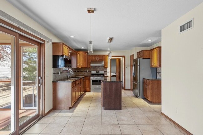 Building Photo - 2052 Ashford Rd