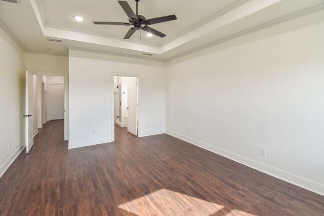 Building Photo - Tour Today! Stunning 4 Bedroom 2 Bath in W...