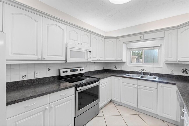 Building Photo - 4320 Yardley Ave N