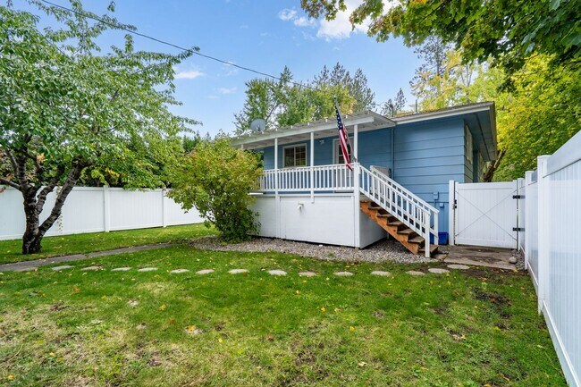 Building Photo - 1625 S Glenn Rd