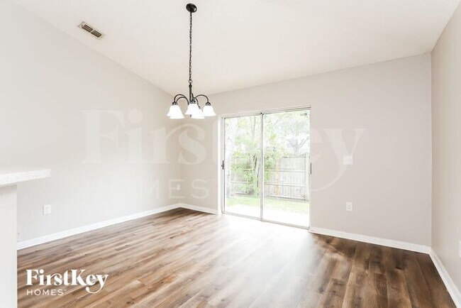 Building Photo - 8408 Oak Crossing Dr W