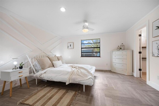 Building Photo - 12756 Poinsettia Ave