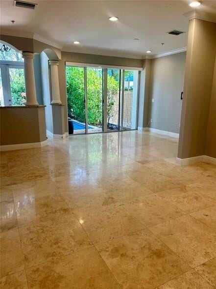 Building Photo - 1362 Bayview Dr