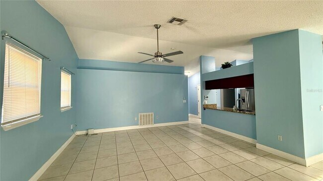 Building Photo - 2482 Quail Run Blvd N