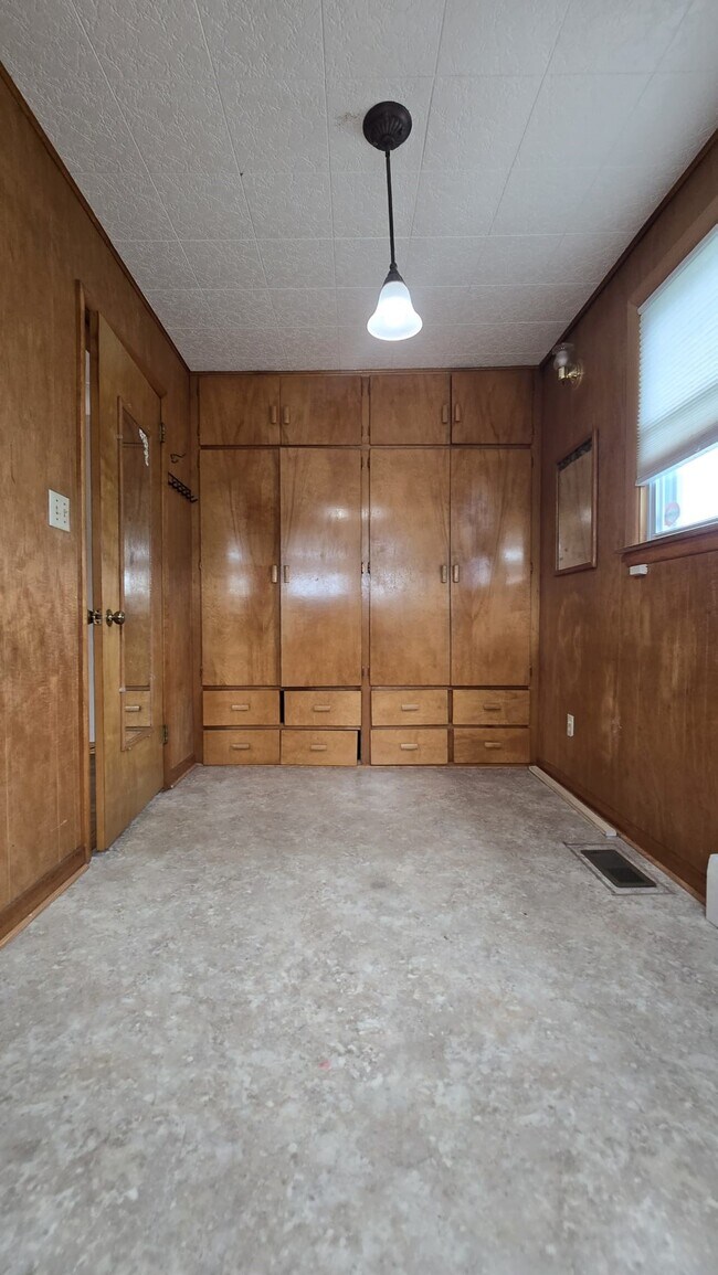 Building Photo - 609 Oak Hill Ave