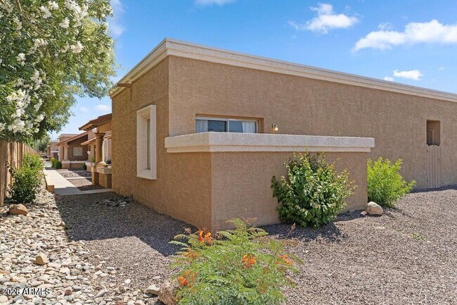 Building Photo - 330 W Tonopah Dr