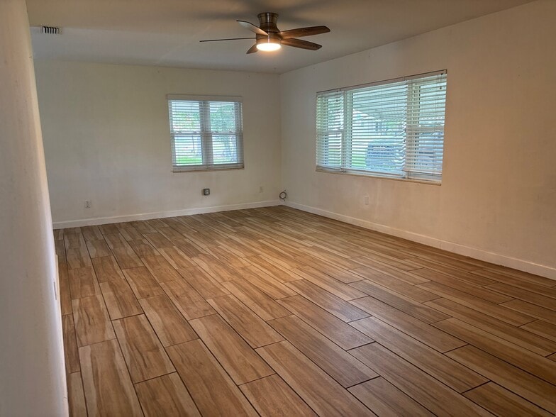 Building Photo - 8567 Ridge Rd