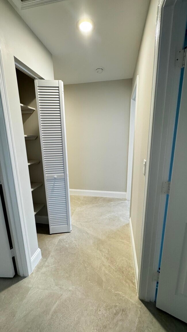 Building Photo - 11822 Island Lakes Ln