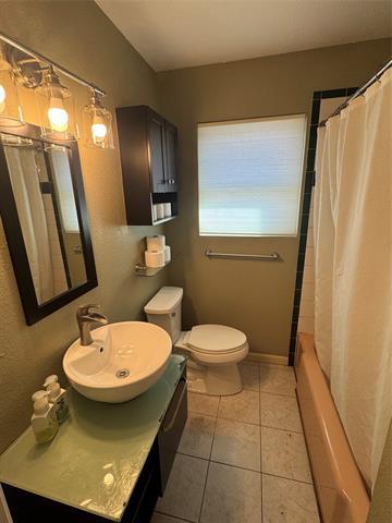 Building Photo - 2121 Cliff Park