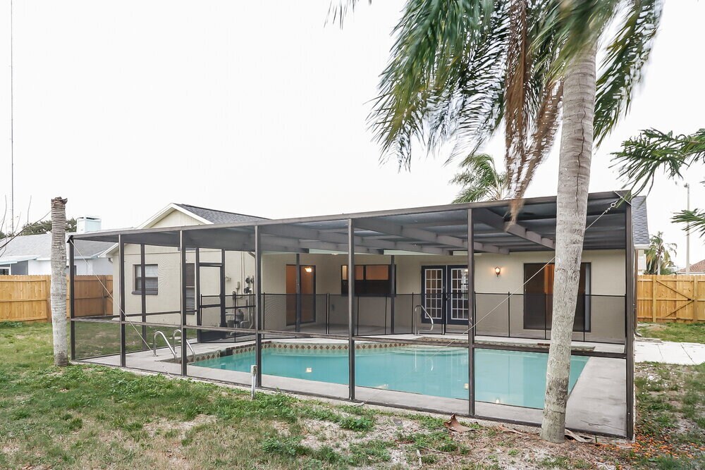 Building Photo - 1305 Jambalana Dr