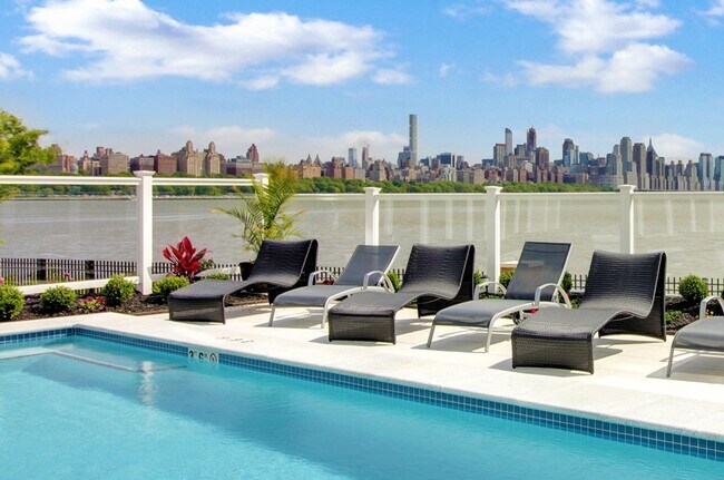 Building Photo - 1/Bdrm 1/Bath - Waterfront - EZ Transport to NYC