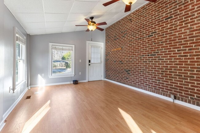 Building Photo - Beautiful 4 Bed 3.5 Bath Home on 20 Acres