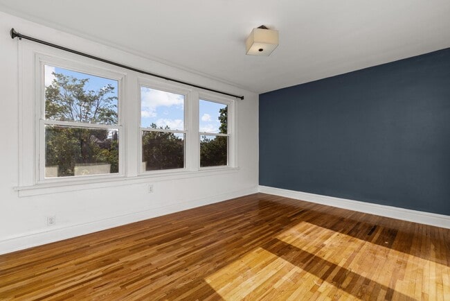 Building Photo - Gardener's Dream! 3-Bedroom, 1.5-Bath Home, Steps away from Tower Grove Park