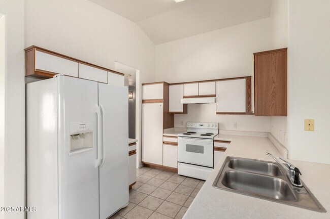 Building Photo - 15928 W Smokey Dr