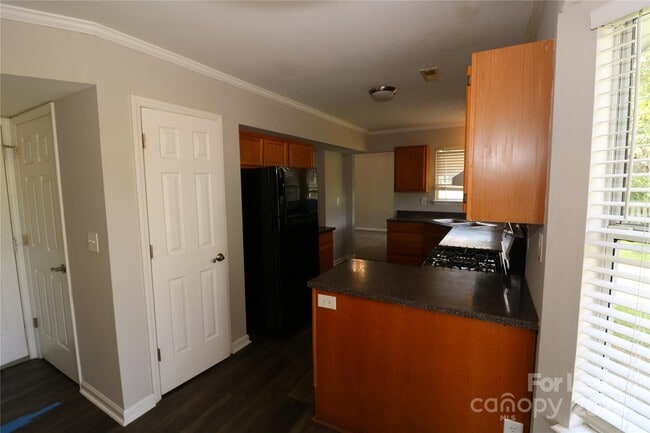 Building Photo - 7130 Lanark Ct