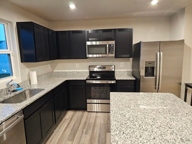 Building Photo - 203 Bowline Dr