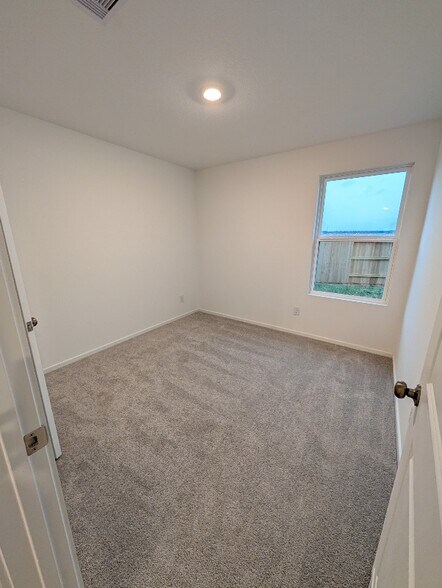 Building Photo - 447 Southern Magnolia Wy