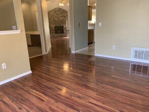 Building Photo - "Spacious 3-Bedroom Oasis with 2 Full Bath...