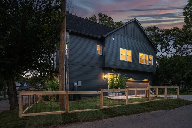 Building Photo - 2430 Little Ave