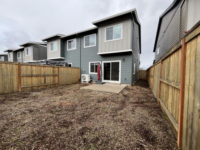 Building Photo - Modern 2022-Built 3-Bedroom Home with Open Layout, Entertainer’s Kitchen. Near Parks & Playgrounds