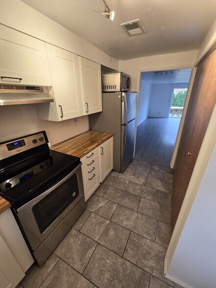 Building Photo - 2370 Manitowoc Rd