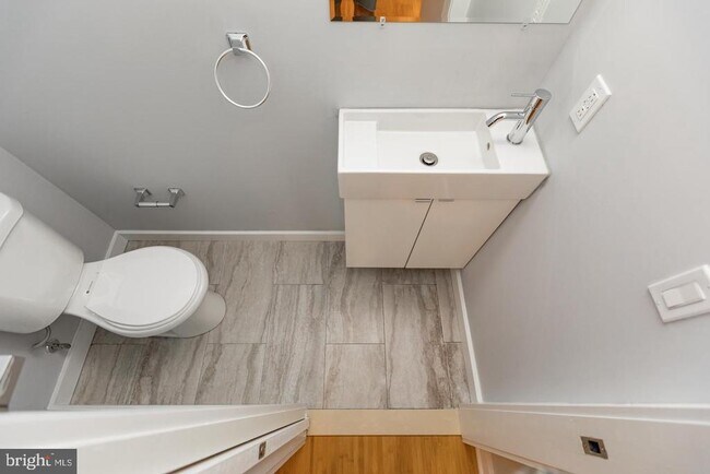 Building Photo - 2230 Frankford Ave