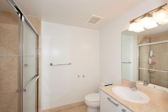 Building Photo - 16275 Collins Ave