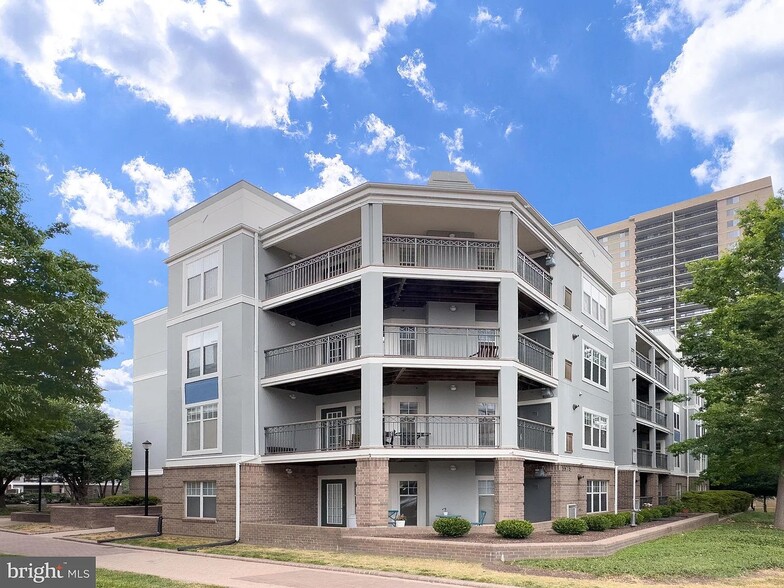 Building Photo - 5575 Seminary Rd