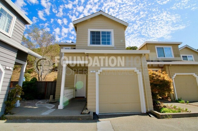 Primary Photo - Bright Renovated 2BD/2.5BA Near China Camp...