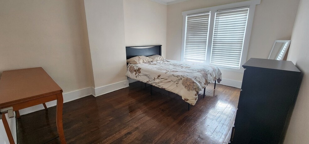 Building Photo - 8410 Brush St