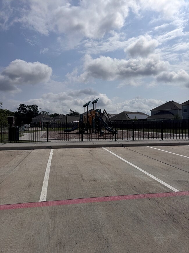 Building Photo - 2217 Middle Rdg Dr