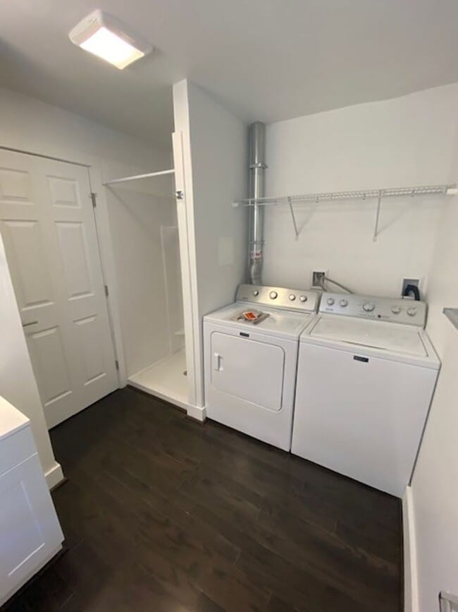 Building Photo - 212 W Hope Ave