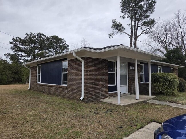 Building Photo - 1502 N 26th St